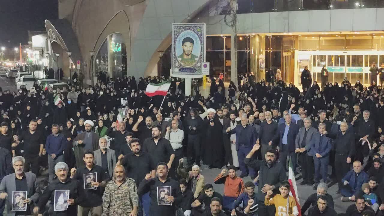 تصاویر/ اجتماع مردم بم در سوگ رهبر شهید
