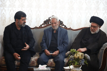استاندار قم و مسئولان ارشد استان با خانواده شهید موسوی دیدار کردند