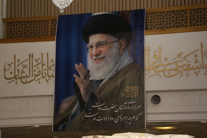 حال و هوای حرم در روز شهادت امام خامنه ای