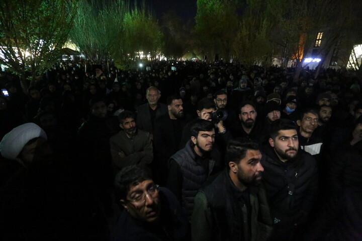 تصاویر / حضور پر شور مردم در میادین شهر اصفهان در شب خونخواهی امام شهید