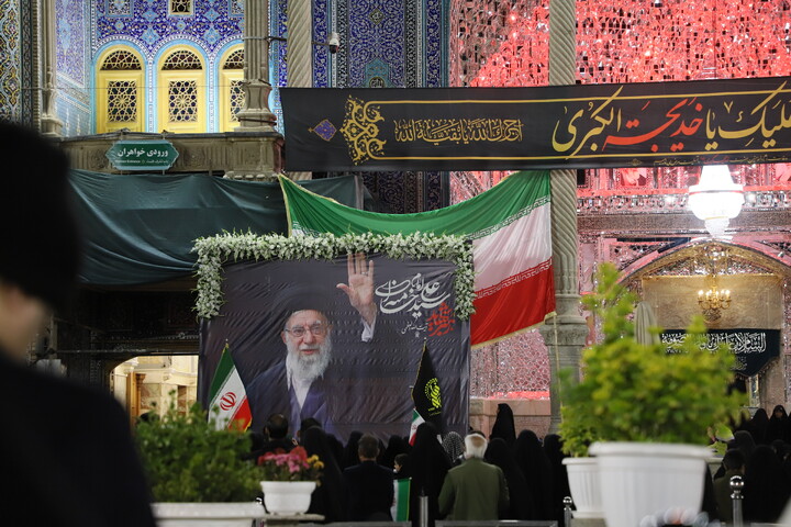 حال و هوای حرم در روز شهادت امام خامنه ای