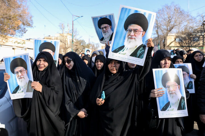 تصاویر / اجتماع مردم استان قزوین در پی  شهادت  امام خامنه ای