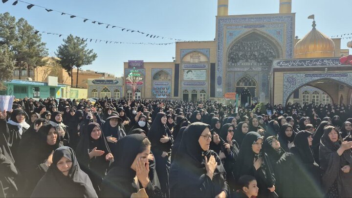 برافراشته شدن پرچم عزا و تجمع مردم پاکدشت به مناسبت شهادت رهبر معظم انقلاب