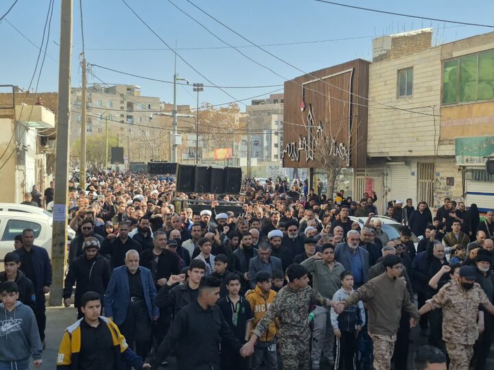 برافراشته شدن پرچم عزا و تجمع مردم پاکدشت به مناسبت شهادت رهبر معظم انقلاب