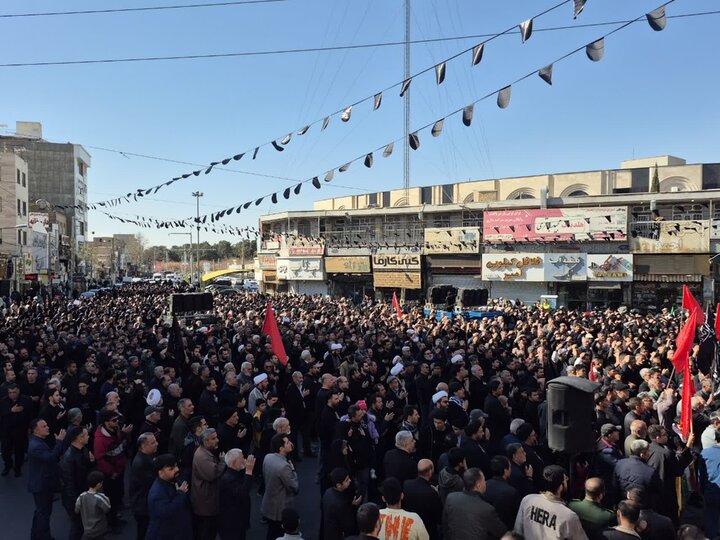 برافراشته شدن پرچم عزا و تجمع مردم پاکدشت به مناسبت شهادت رهبر معظم انقلاب