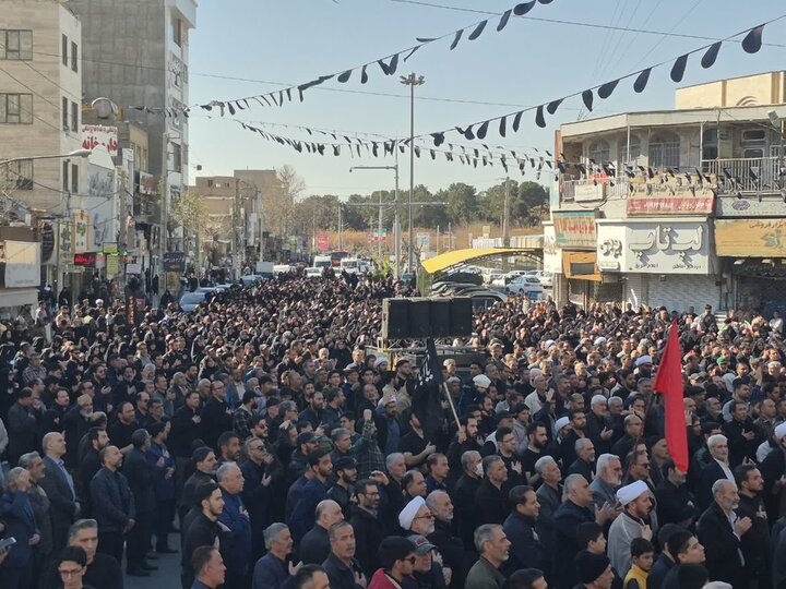 برافراشته شدن پرچم عزا و تجمع مردم پاکدشت به مناسبت شهادت رهبر معظم انقلاب