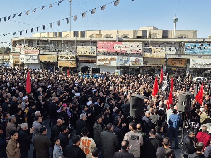 برافراشته شدن پرچم عزا و تجمع مردم پاکدشت به مناسبت شهادت رهبر معظم انقلاب