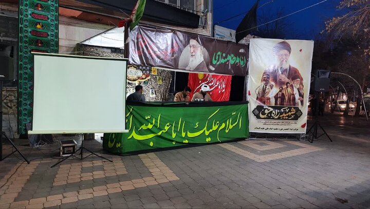 تصاویر/ برپایی ایستگاه صلواتی توسط طلاب سلماس