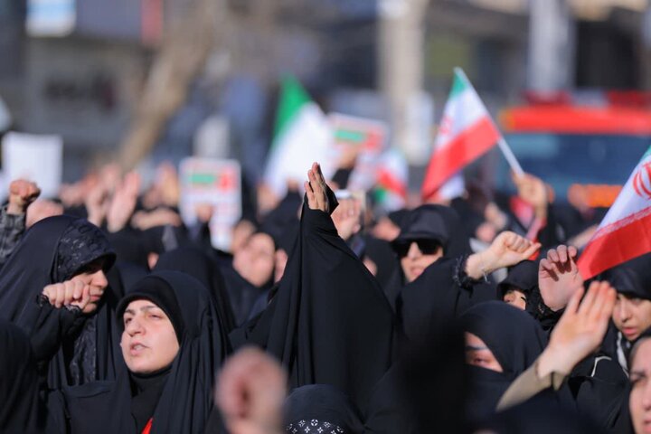 تصاویر/ اجتماع مردم ولایتمدار ساوجبلاغ در سوگ رهبر معظم انقلاب