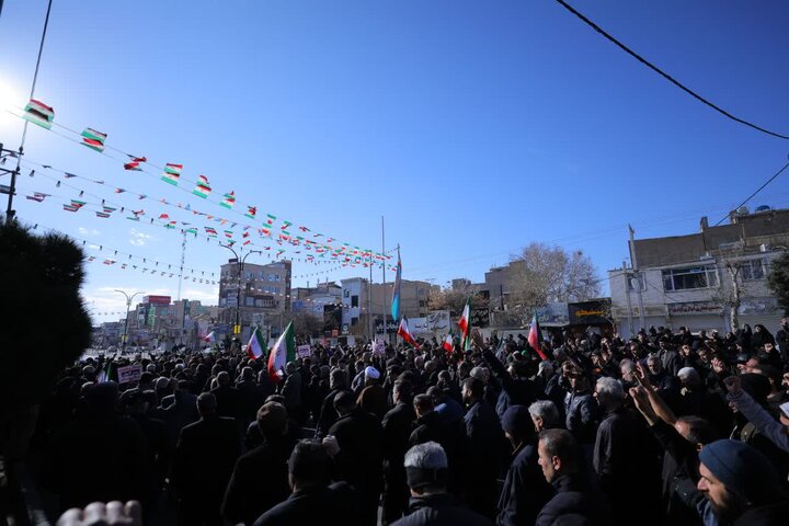 تصاویر/ اجتماع مردم ولایتمدار ساوجبلاغ در سوگ رهبر معظم انقلاب