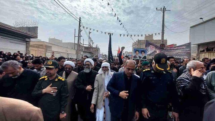 تصاویر/ خروش مردم ولایت مدار شهرستان زابل در پی شهادت امام خامنه ای(ره)