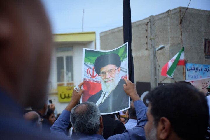 تصاویر/ خروش مردم ولایت مدار شهرستان زابل در پی شهادت امام خامنه ای(ره)