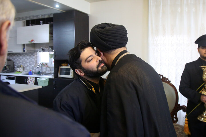 ادای احترام خادمان حرم بانوی کرامت در منزل شهید سپهبد موسوی