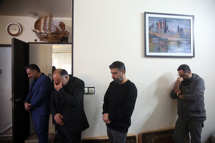 ادای احترام خادمان حرم بانوی کرامت در منزل شهید سپهبد موسوی