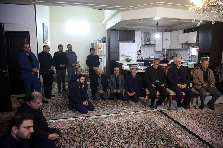 ادای احترام خادمان حرم بانوی کرامت در منزل شهید سپهبد موسوی