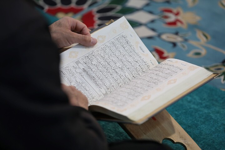 تصاویر/ آیین ترتیل خوانی قرآن کریم در امامزاده سید جعفر(ع) محمد استان یزد