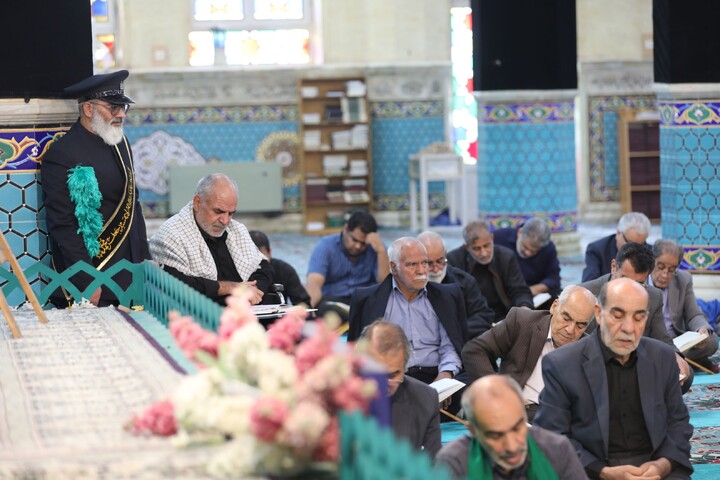 تصاویر/ آیین ترتیل خوانی قرآن کریم در امامزاده سید جعفر(ع) محمد استان یزد