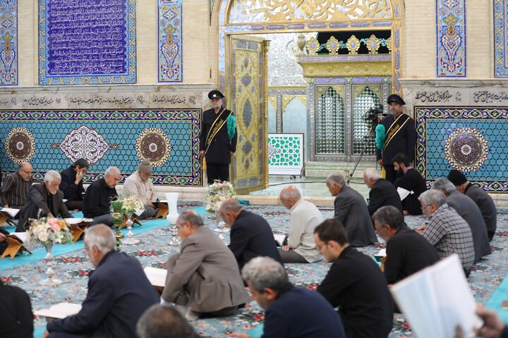 تصاویر/ آیین ترتیل خوانی قرآن کریم در امامزاده سید جعفر(ع) محمد استان یزد