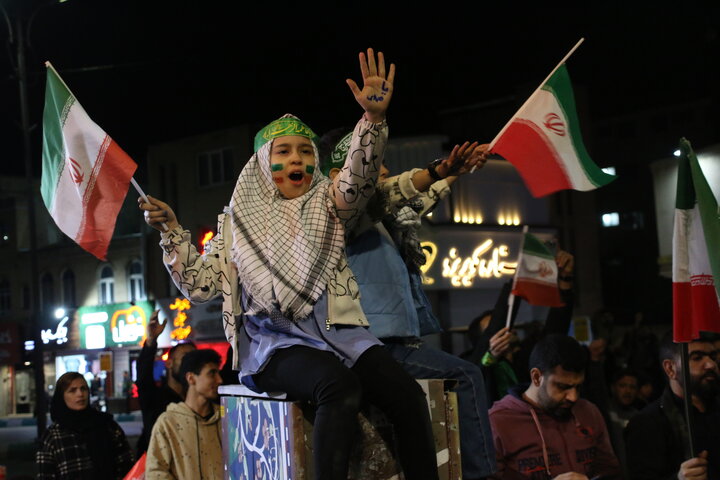 اجتماع حماسی در میدان آزادی کرمان