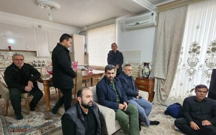 تصاویر/ دیدار امام جمعه نقده با خانواده شهدای تروریستی در نقده