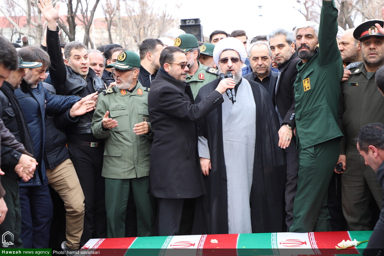 کلیپ | اقامه نماز بر پیکر شهدای اقتدار آذربایجان شرقی