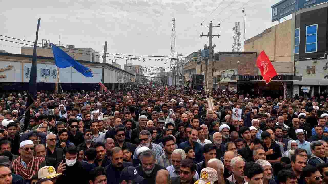 تصاویر/ خروش مردم ولایت مدار شهرستان زابل در پی شهادت امام خامنه ای(ره)