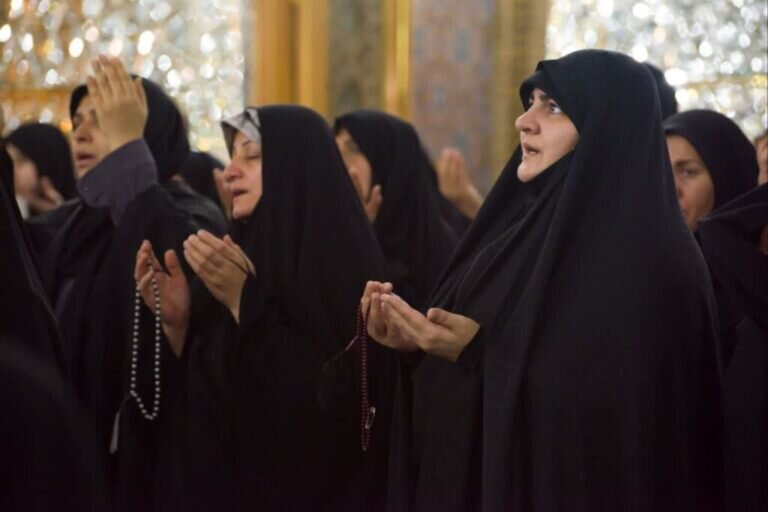 محفل دعا و استغاثه بانوان قمی برای پیروزی رزمندگان اسلام