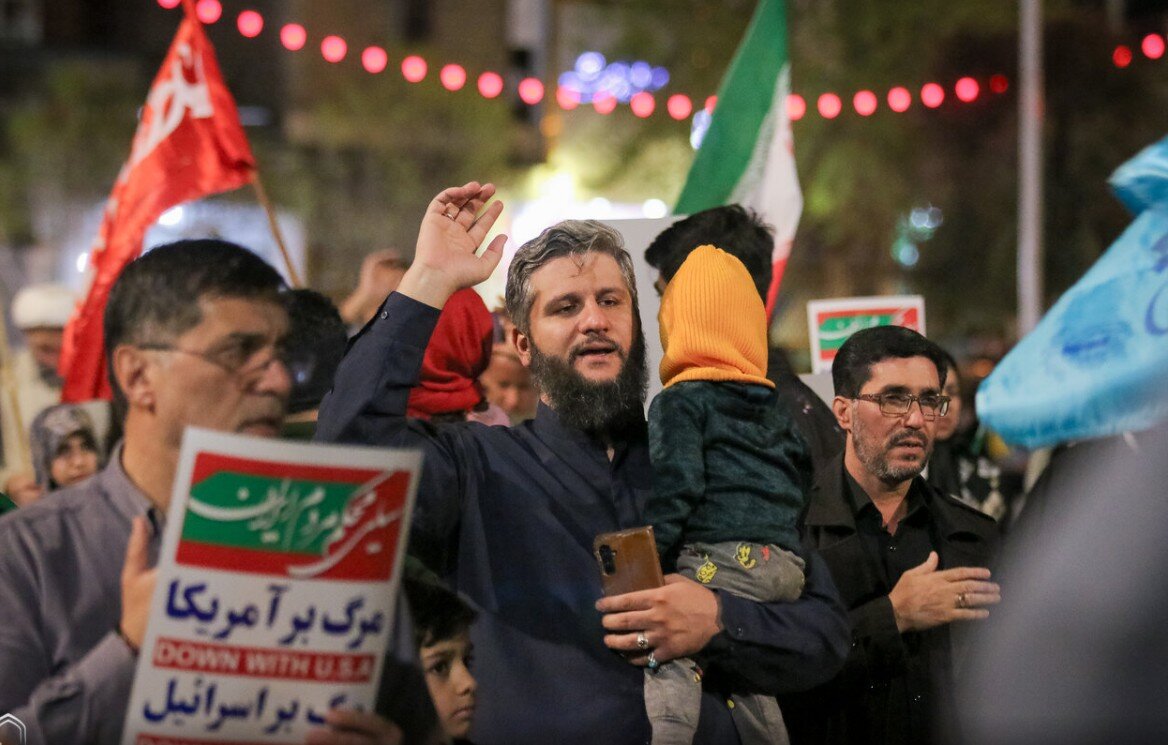 Şəhid Ayətullah Seyid Əli Xameneinin qisas gecəsində Qum sakinlərinin reaksiyası + video və foto