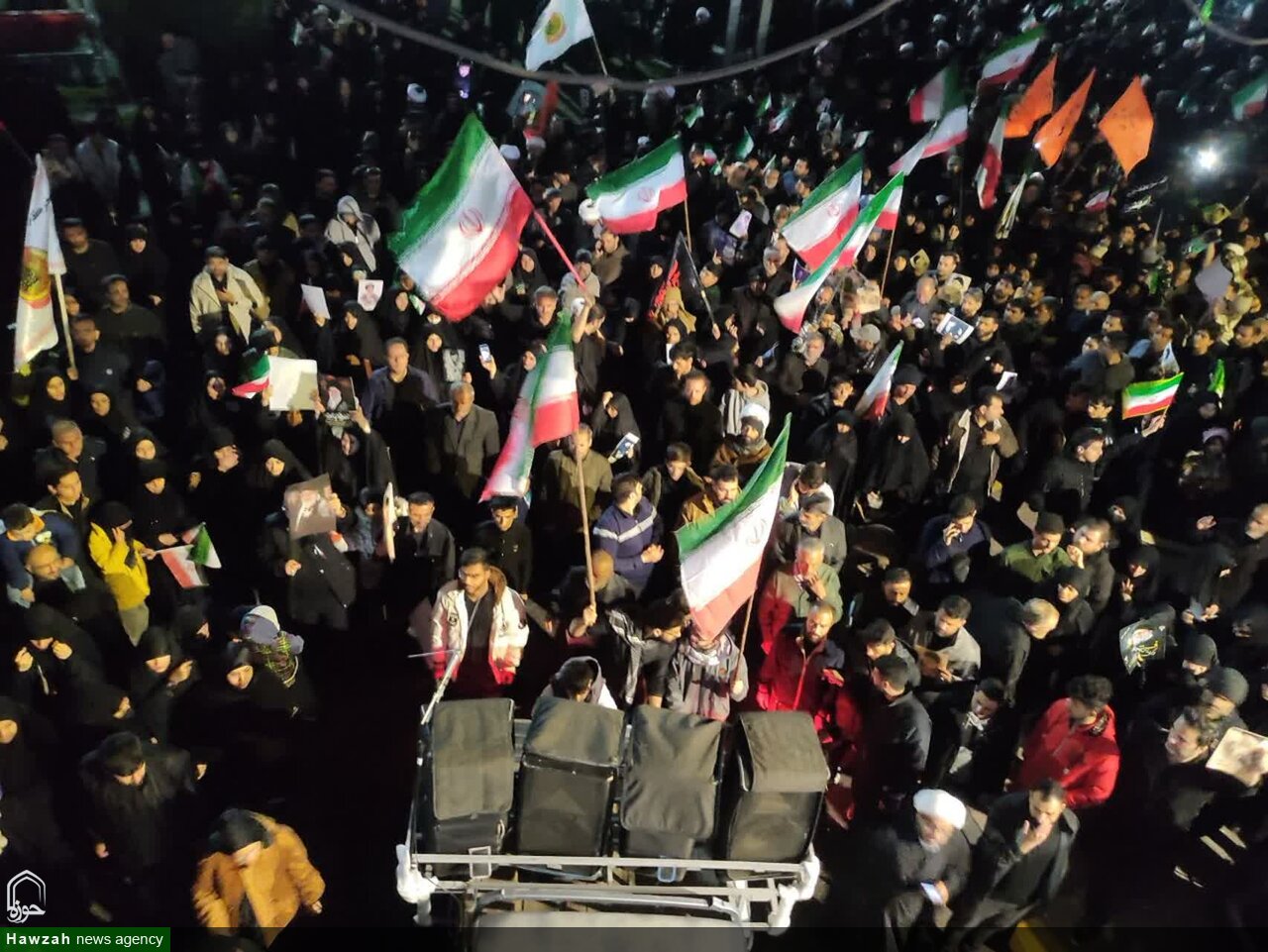 خروش شبانه امت حزب الله در جای جای شهر مقدس قم