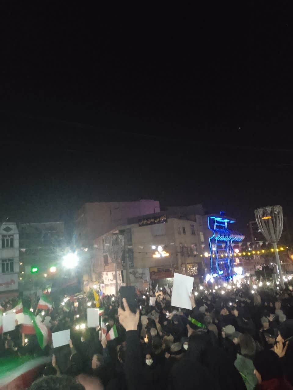تجمع با شکوه مردم رجایی شهر کرج در هوای سرد در اعلام همبستگی با آرمان امام شهید + تصاویر و ویدیو