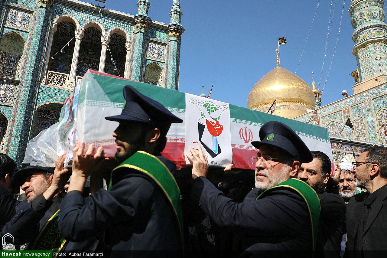 Photos/Commémoration des martyrs des attaques américano-sionistes à Qom