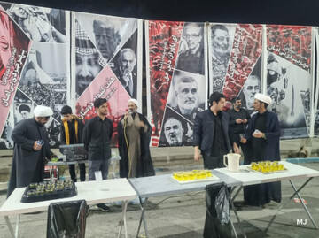 تصاویر/ برپایی موکب فرهنگی توسط طلاب اردکانی به یاد امام شهید