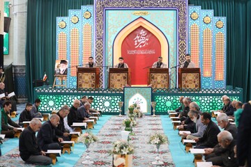 تصاویر/ آیین ترتیل خوانی قرآن کریم در امامزاده سید جعفر(ع) محمد استان یزد