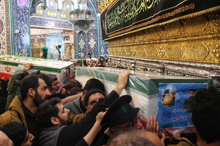 تصاویر/ وداع با پیکر مطهر ۸ شهید قمی جنگ تحمیلی آمریکایی صهیونی در حرم حضرت معصومه (س)