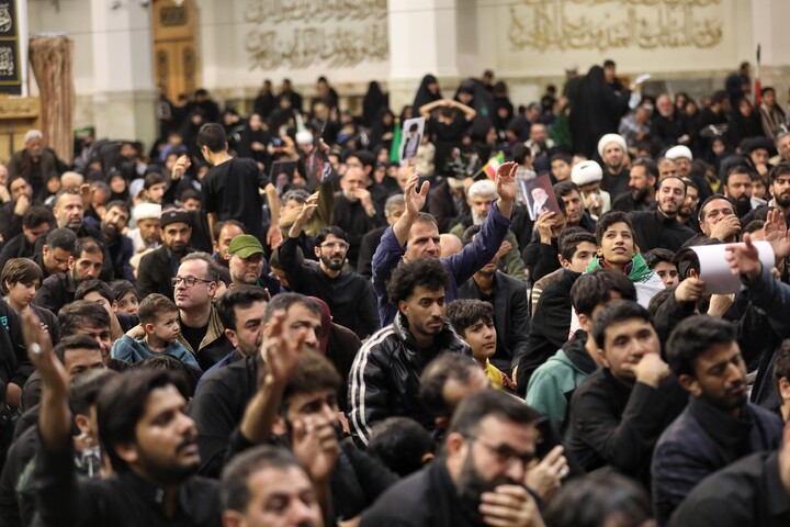 تصاویر/ وداع با پیکر مطهر ۸ شهید قمی جنگ تحمیلی آمریکایی صهیونی در حرم حضرت معصومه (س)