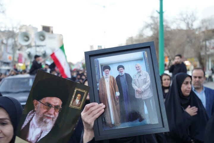 تصاویر/اجتماع و راهپیمایی عزاداران امام خامنه ای در خرم آباد