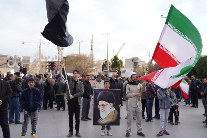 تصاویر/اجتماع و راهپیمایی عزاداران امام خامنه ای در خرم آباد