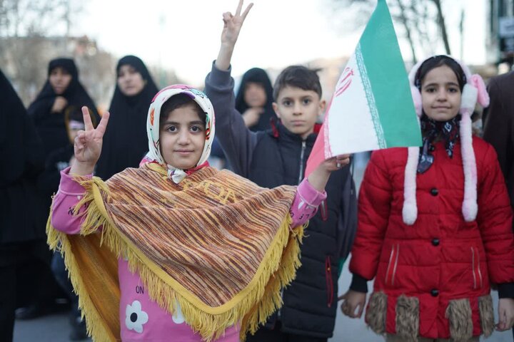 تصاویر/اجتماع و راهپیمایی عزاداران امام خامنه ای در خرم آباد