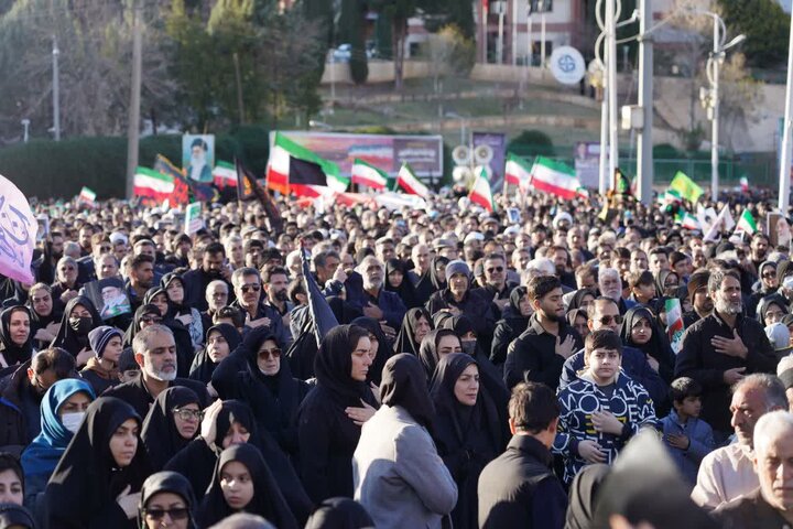 تصاویر/اجتماع و راهپیمایی عزاداران امام خامنه ای در خرم آباد