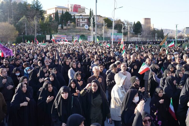 تصاویر/اجتماع و راهپیمایی عزاداران امام خامنه ای در خرم آباد