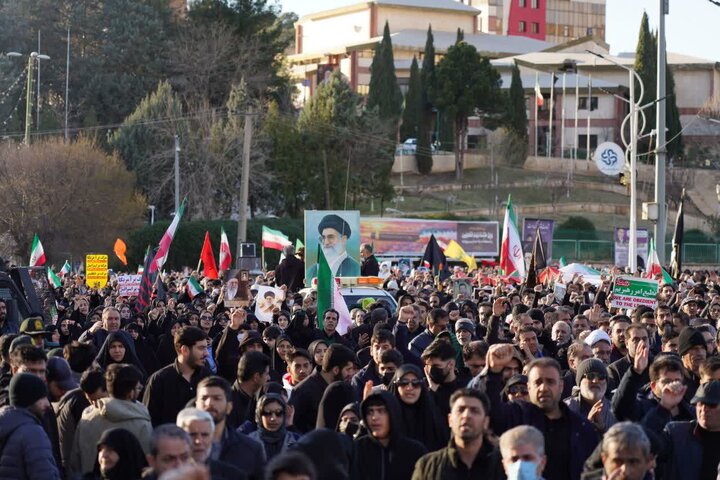 تصاویر/اجتماع و راهپیمایی عزاداران امام خامنه ای در خرم آباد