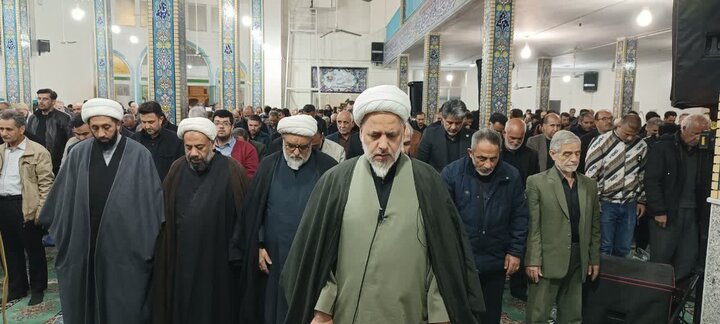 تصاویر/حضور حماسی مردم ساوه در مسجد انقلاب وخیابانهای اطراف