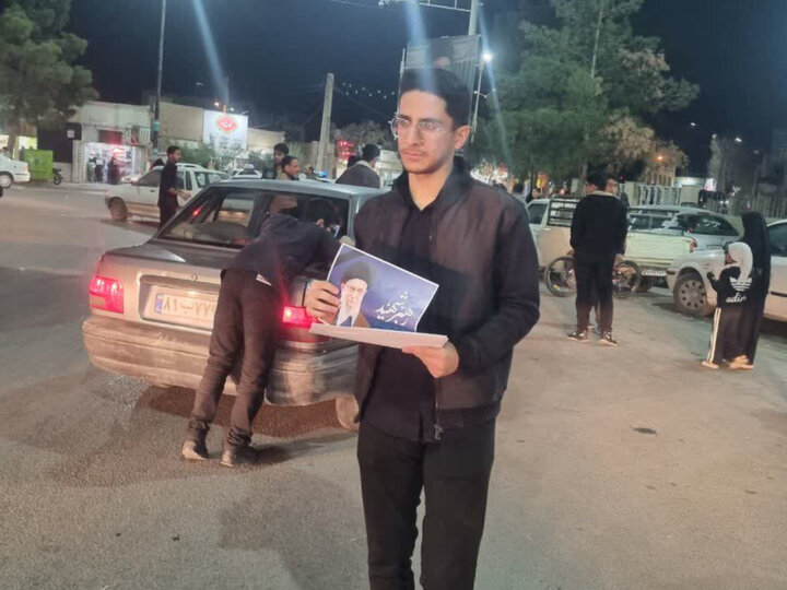 تصاویر/ برپایی موکب فرهنگی توسط طلاب اردکانی به یاد امام شهید