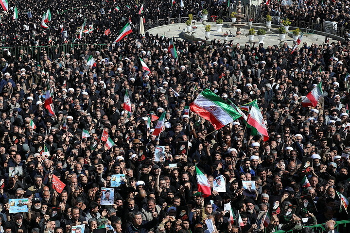 تشییع پیکر مطهر ۸ شهید حملات آمریکایی صهیونیستی در قم