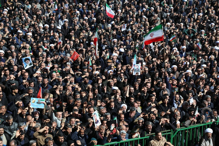 تشییع پیکر مطهر ۸ شهید حملات آمریکایی صهیونیستی در قم