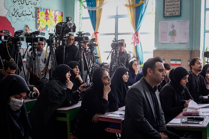 تصاویر/ نشست خبری سخنگوی وزارت امور خارجه در دبستان آسیب دیده