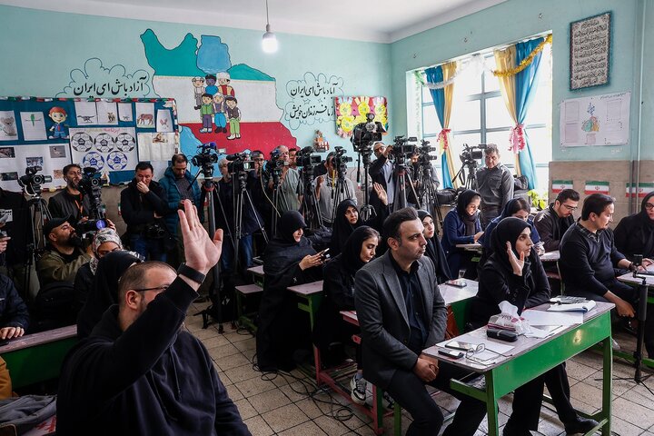 تصاویر/ نشست خبری سخنگوی وزارت امور خارجه در دبستان آسیب دیده