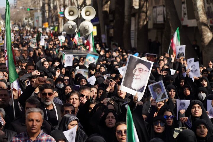 تصاویر/گزارش تصویری تشییع پیکر ۴ شهید سرافراز مدافع وطن در خرم‌آباد