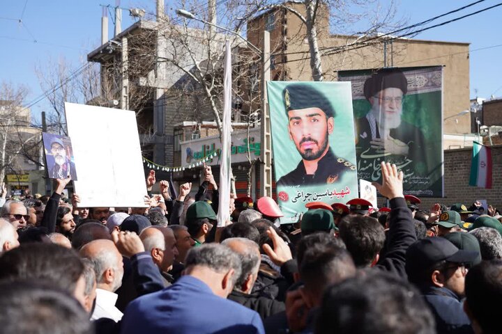 تصاویر/گزارش تصویری تشییع پیکر ۴ شهید سرافراز مدافع وطن در خرم‌آباد