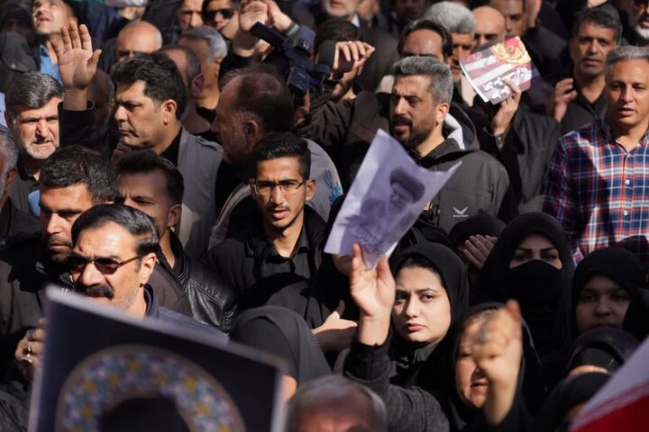 تصاویر/گزارش تصویری تشییع پیکر ۴ شهید سرافراز مدافع وطن در خرم‌آباد